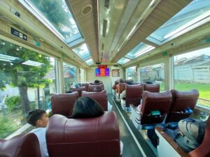 interior kereta panoramic KA Papandayan rute Jakarta-Bandung-Garut